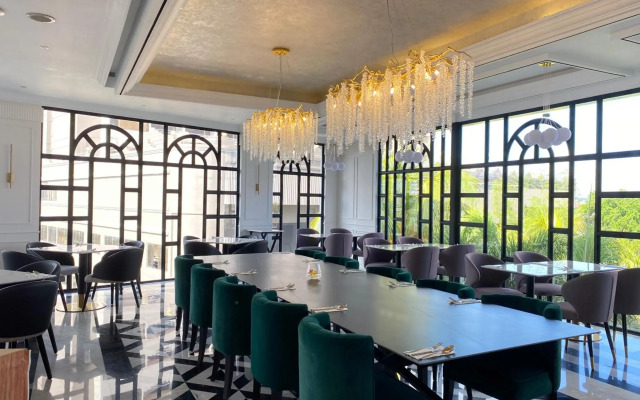 Grand Eska Hotel & Suite