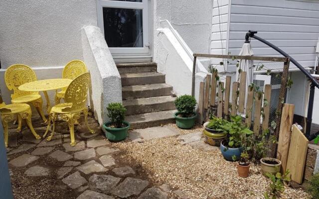 Crofton House Garden Apartment