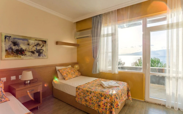 Aqua Nina Hotel