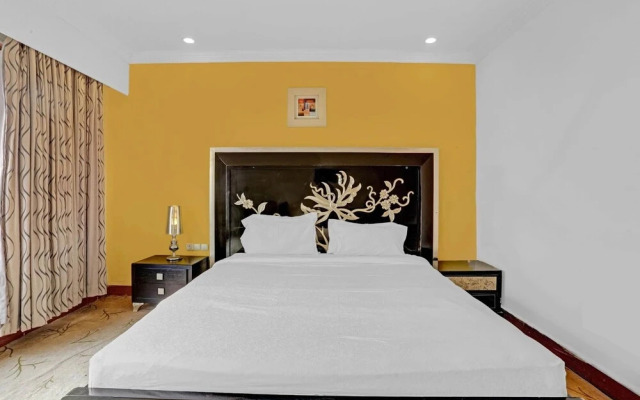 Oyo Townhouse 799 Royal Palms Hotel - Lily Collection