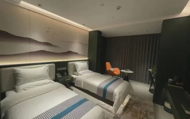 Yueshui Lanting Smart Hotel (Yuan Yongnian New Century Tianzhu Square)