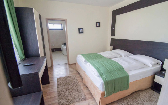 Armonia by Aristocratis