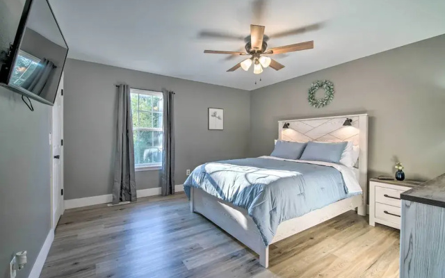Pet-friendly Abode, Walk to Table Rock Lake!