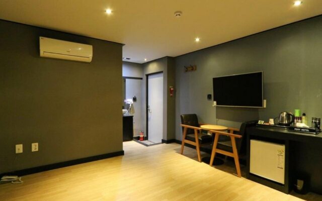 Foxy Hotel