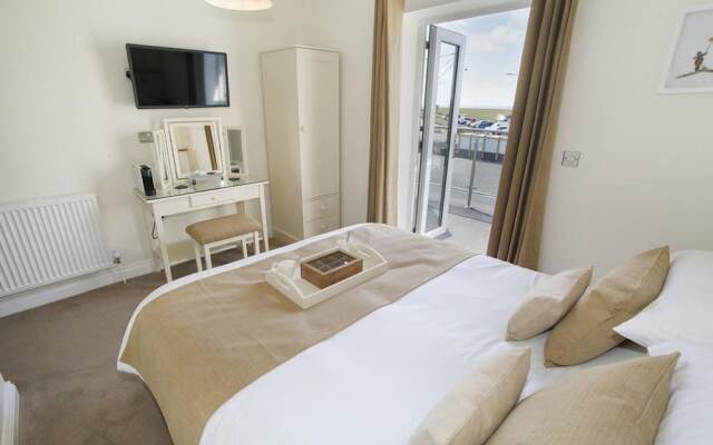 The Estuary Bar and Rooms