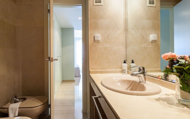 ApartUP Blue Opera View