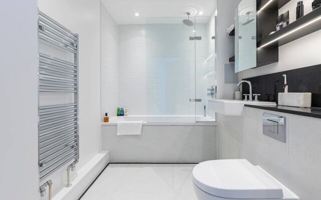 Lovely 1-bed Flat in Acton, West London, Sleeps 4