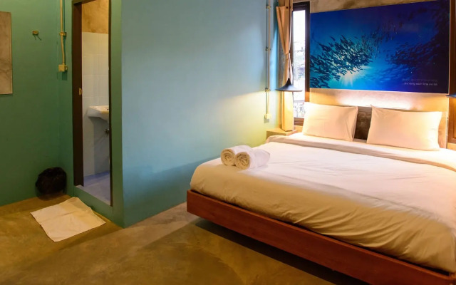 Seabox Khaolak Hostel