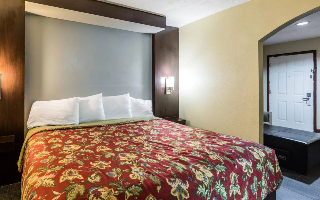 Rodeway Inn & Suites Houston near Medical Center