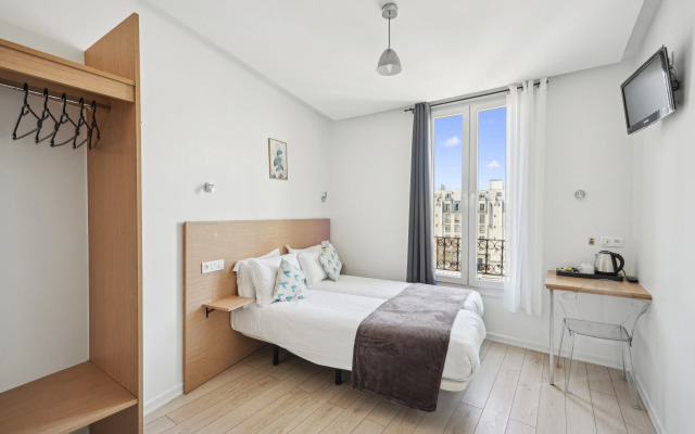 Hotel Le National Clichy Paris