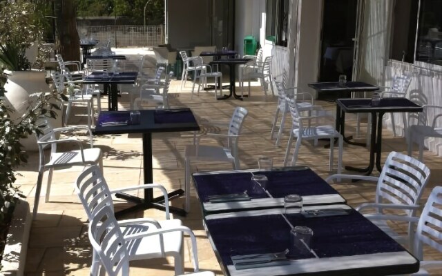 Blue Hotel