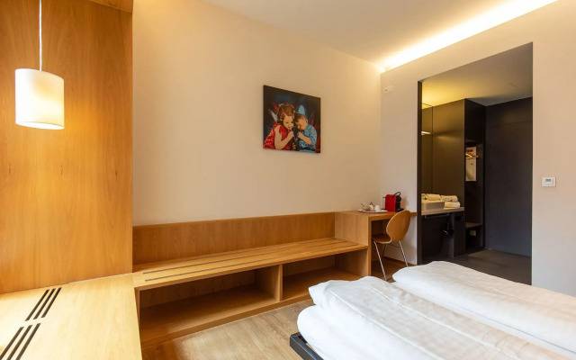 Hotel & Lounge by Hyve Basel SBB