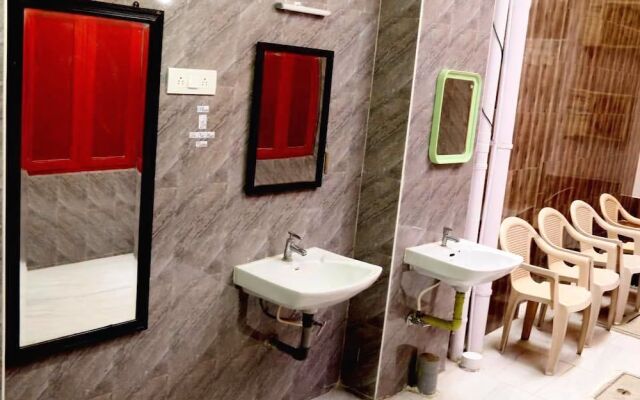 Redlollipop Hostel