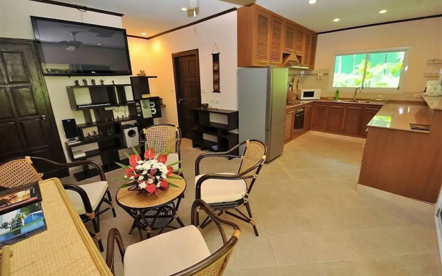 Luxurious Thai-style Villa With Private Pool and Beach Access