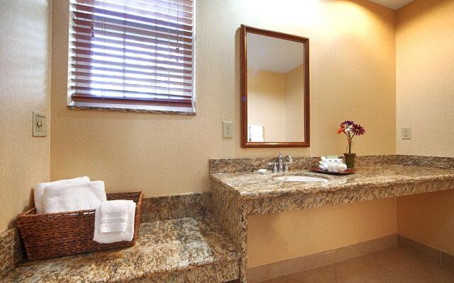 Best Western Plus Ticonderoga Inn & Suites