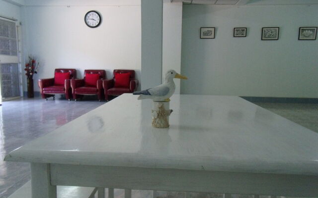 Albatross Guesthouse @ Thungwualaen Beach