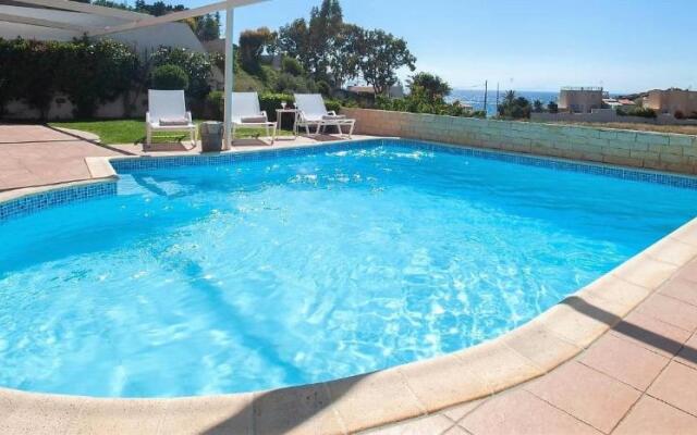 Holiday villa SUNJOY 100m. from the beach.