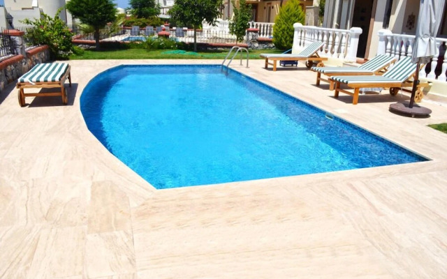 Apartment 3 Bedroom Lake View 4 by Likya Global