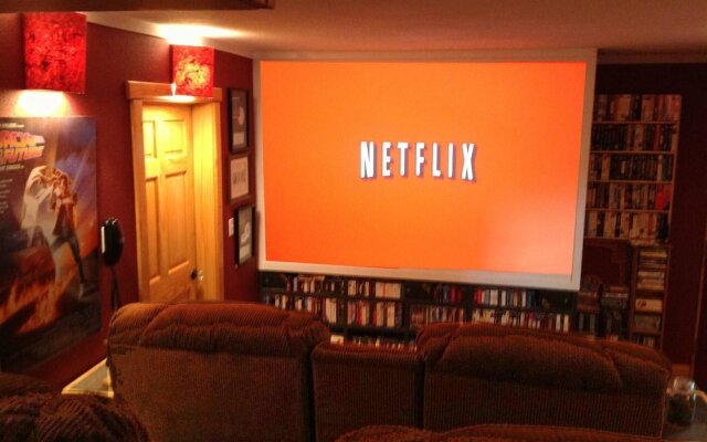 Sweet Retreat Movie Theater, Poolping-pong, Bbq, Summer Swimming