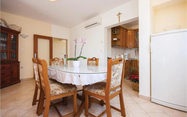 Three-Bedroom Apartment in Brodarica
