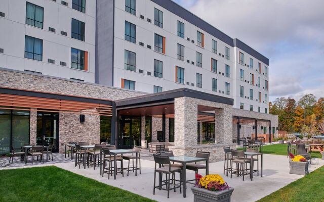 Courtyard by Marriott Petoskey at Victories Square