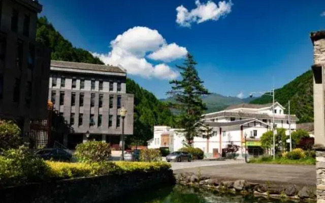 Wenchuan Longmen Inn