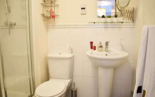 Spacious 3 Bed Apartment in Central Location