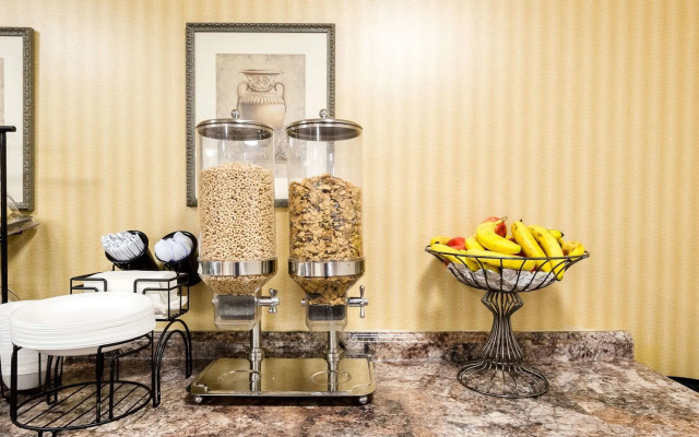 Howard Johnson by Wyndham Malden Boston Area