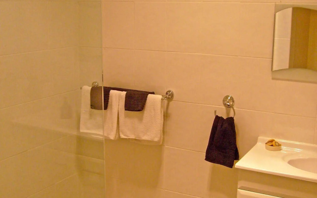 Valley Farm Vineyard Cottages – Bathroom – Melbourne