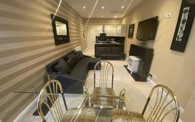 Gold Apartment