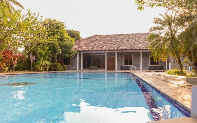 OYO 1395 Carita Asri Villas and Resort