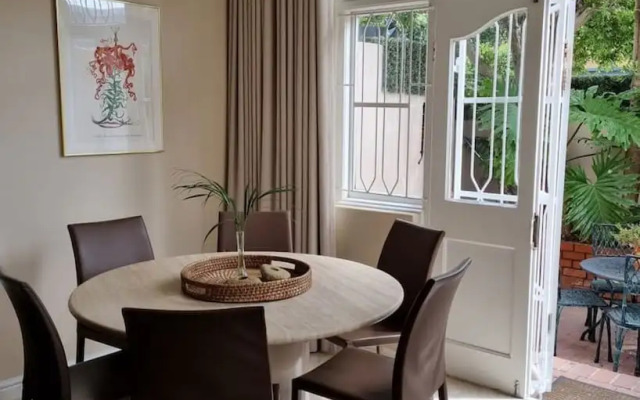 Luxurious Sea Point Apartment