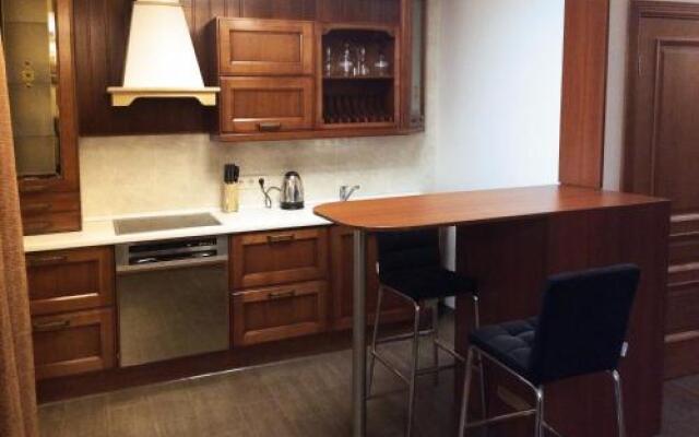 Alexandra Apartments Industrial Bridge