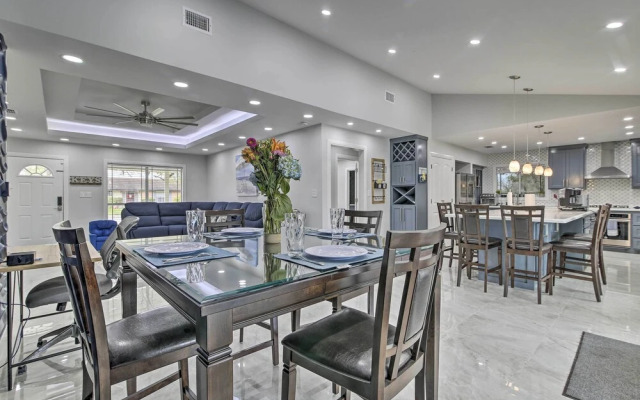 Patio & Grill: Spacious Gem Near Gulf Coast!