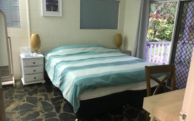 Royal Palm Cottage, Entire two bedroom 2 bathroom house with Pool – Guest Rooms – Mission Beach