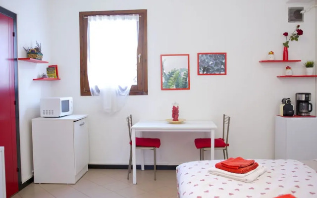 1 Bed-sleeps 2-aircon-town Centre-free Parking