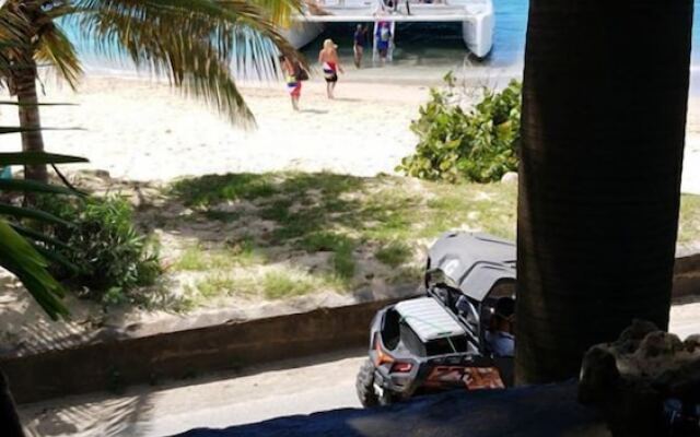 Orrie's Beach Bar Hotel