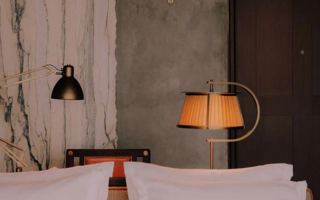 Maison Heler Metz, Curio Collection By Hilton