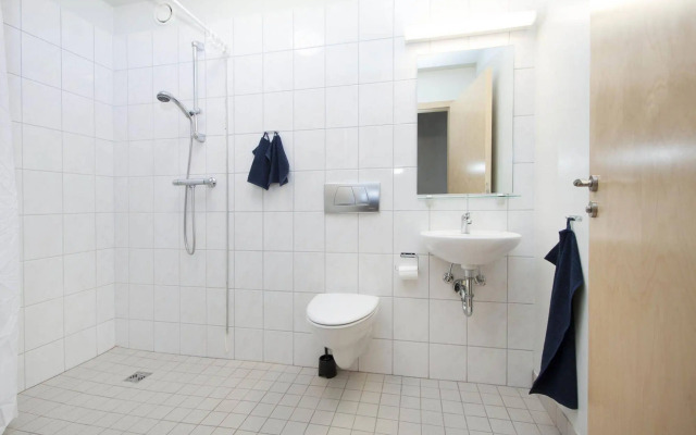 Golden Circle Apartments