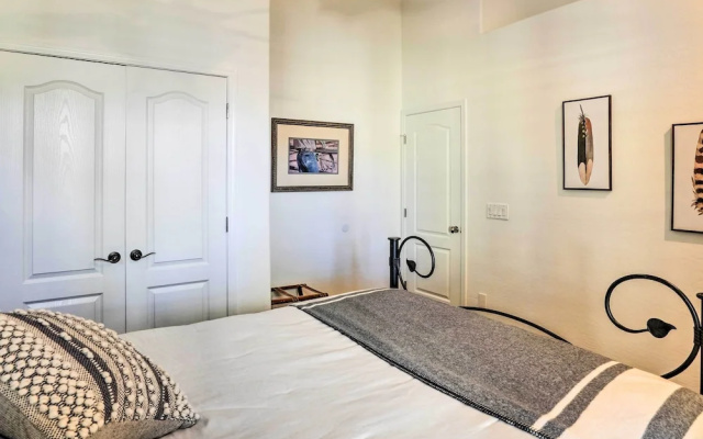 Pool, BBQ & Fire Pit: Family Home in Cave Creek