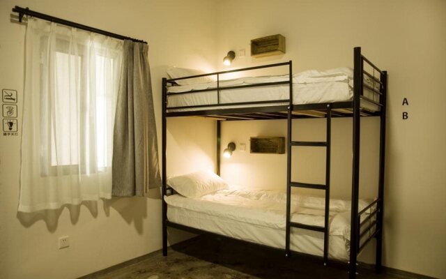 Giraffe International Youth Hostel