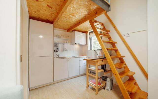 Mezzanine Stylish Apartment Q by Vacationy