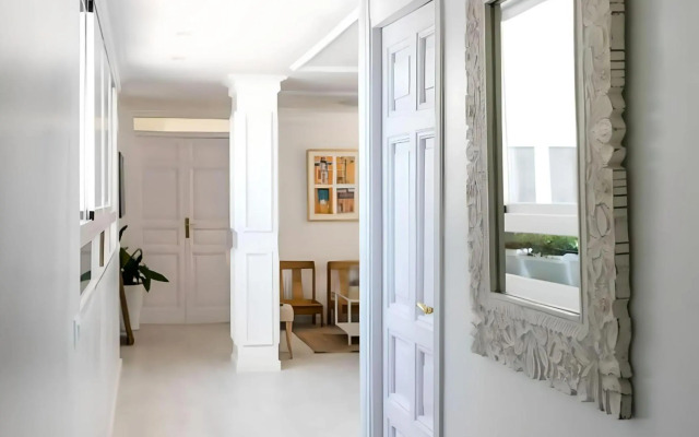 Lux City Loft in front of the Port