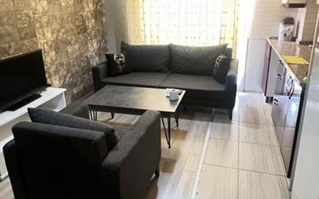 Kızıl Suit House