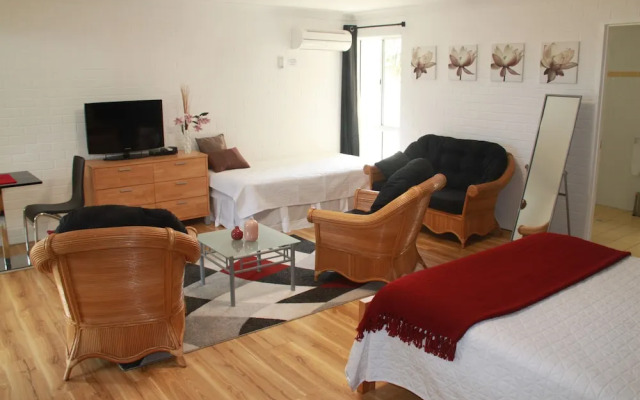Salamander Beach Accommodation Adults Only