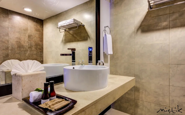 Aldea Thai Luxury By Mistik