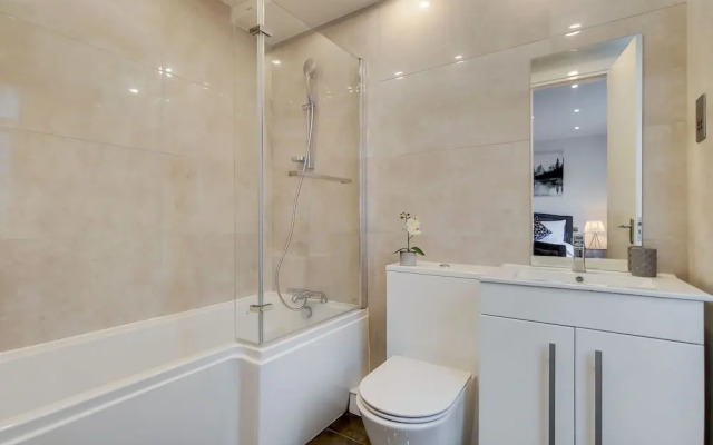 Stunning 4 Bed & 4 Bath House- Hyde Park