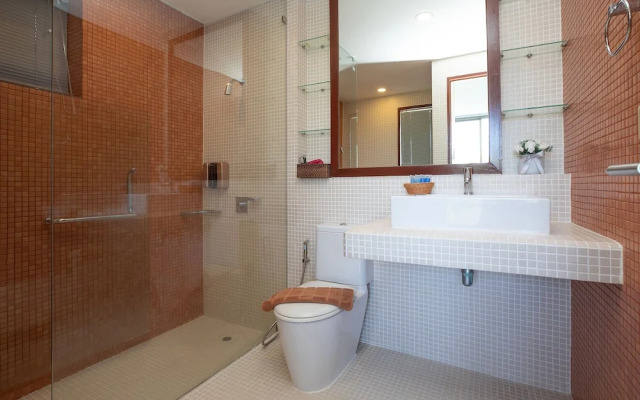 Designer 3BR Pool Access Villa Argent 8