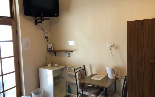 Truro weighbridge motel