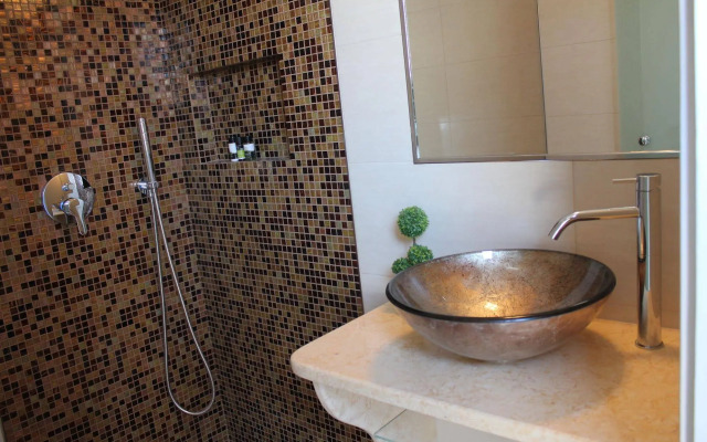 Hotel Thira